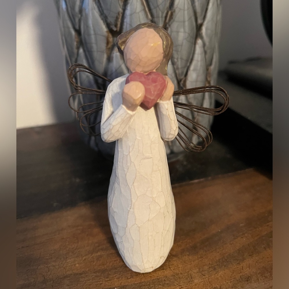 Willow Tree Angel of the Heart figurine